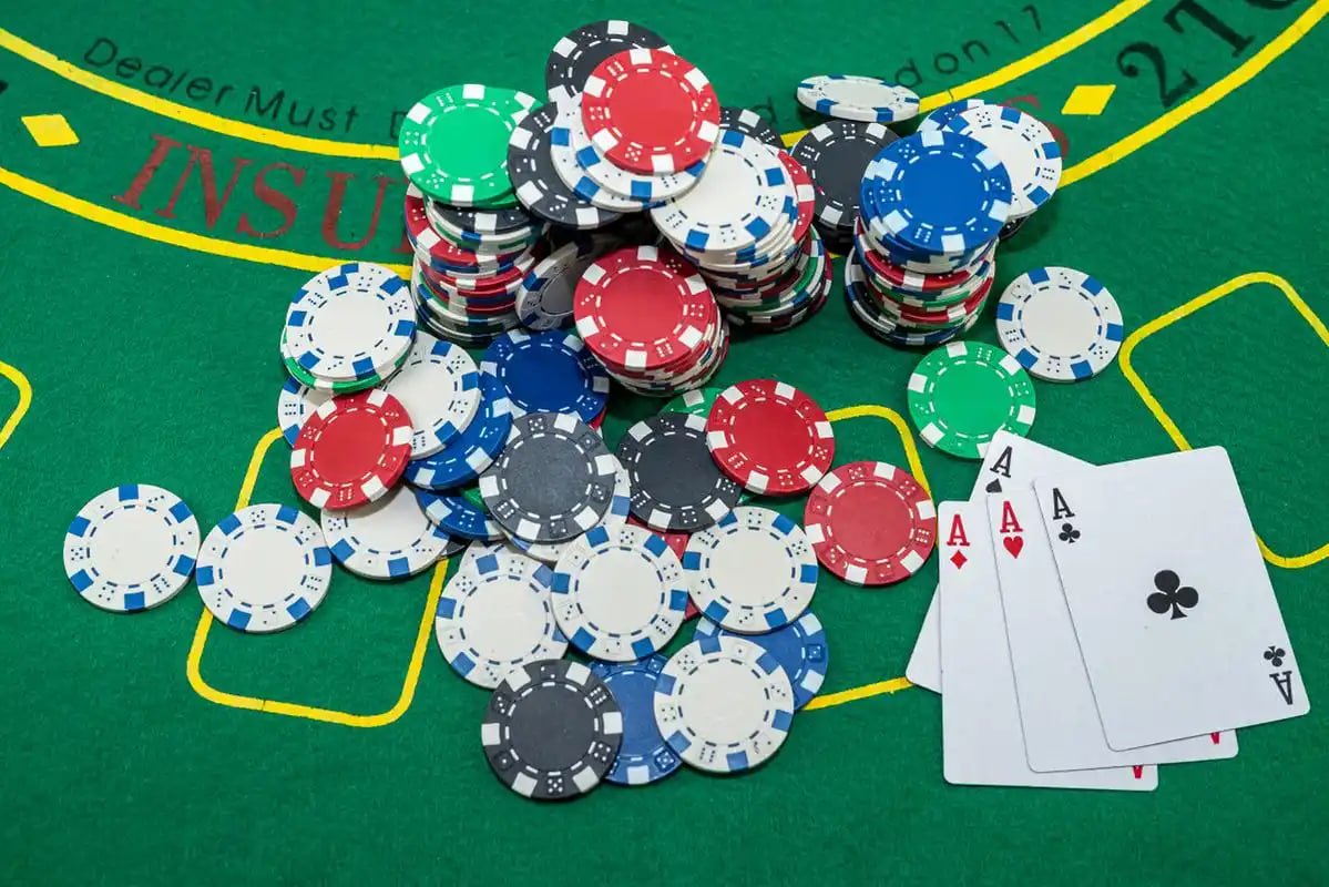Người chơi theo dõi bảng Bingo trực tuyến trên điện thoại tại xoilac86